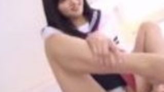 【上原瑞穂】生脚にセーラー服の美女姉さんが、M男のチ○ポをパンチラしながら手ヌキ&足コキ 【上原瑞穂】生脚にセーラー服の美女姉さんが、M男のチ○ポをパンチラしながら手ヌキ&足コキ