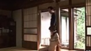 かなり若い日本人のベイビーは、蒸気のフェラチオで眩しい かなり若い日本人のベイビーは、蒸気のフェラチオで眩しい