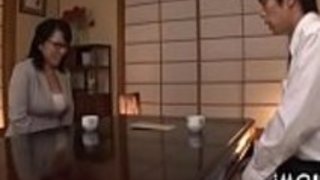 空腹感のある日本人の成熟した息子は、 空腹感のある日本人の成熟した息子は、