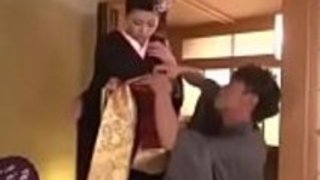 Full HD japanポルノ：zo.ee/4mPbV - アジアのベイビー白鳥ゆうなは、この幸運な男を彼女の日本の身体を楽しませてくれました