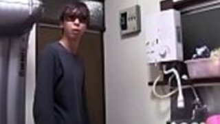 大きなおっぱい日本のベイビーは、自分の狂気の快楽のためにコックを使います 大きなおっぱい日本のベイビーは、自分の狂気の快楽のためにコックを使います