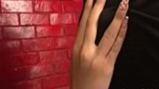 エレガントな女性の桜桐生が口を開け、2人の雄鶏を舐める エレガントな女性の桜桐生が口を開け、2人の雄鶏を舐める