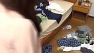 xFoxxx.com - 息子と一緒に発汗している日本の若い義母 xFoxxx.com - 息子と一緒に発汗している日本の若い義母