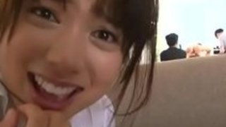 他の女優さんの撮影中で声が出せないのに挿入される美女 他の女優さんの撮影中で声が出せないのに挿入される美女