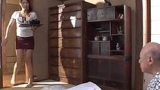 【遠野未帆】エロ義父に口移しで食べさせ舌をチューチュー吸われる美人嫁 【遠野未帆】エロ義父に口移しで食べさせ舌をチューチュー吸われる美人嫁