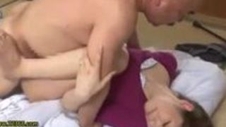 ジジイに激しくハメられて中出しされる巨乳人妻 秋吉ひな ジジイに激しくハメられて中出しされる巨乳人妻 秋吉ひな
