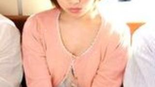 上京したてで体を触られても何も言えず震える田舎娘(成海うるみ) 上京したてで体を触られても何も言えず震える田舎娘(成海うるみ)