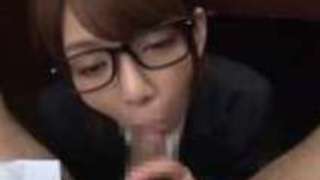 かわいい眼鏡秘書が机の下で社長のち○ぽをフェラ抜き!【希美まゆ】 かわいい眼鏡秘書が机の下で社長のち○ぽをフェラ抜き!【希美まゆ】