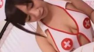 尾上若葉が大きな巨乳使ってスケベ治療 尾上若葉が大きな巨乳使ってスケベ治療