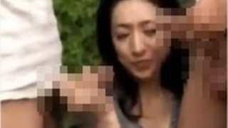 夫と義理の息子の男根を野外でしゃぶる人妻 夫と義理の息子の男根を野外でしゃぶる人妻