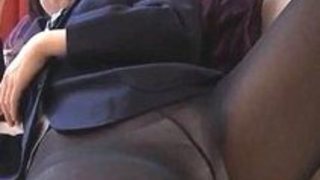 スマホに夢中の匂い立つムチムチJK黒パンストに迫る スマホに夢中の匂い立つムチムチJK黒パンストに迫る