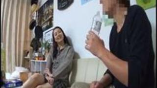 イケメン男のチンコに欲求不満の熟女人妻興奮しまくる!! イケメン男のチンコに欲求不満の熟女人妻興奮しまくる!!