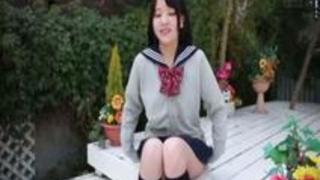 清楚で色白なパイパンJKにノーカットでガチ中出し