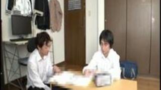 胸チラ乳首チラしすぎて義息とその友達に輪姦される人妻 胸チラ乳首チラしすぎて義息とその友達に輪姦される人妻