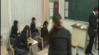 若くて真面目な男性教師が肉食系なカワイイ2人組に襲われて理性崩壊ピストン! 若くて真面目な男性教師が肉食系なカワイイ2人組に襲われて理性崩壊ピストン!