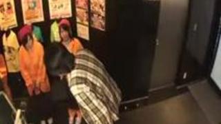 ハウスキーパーさんがAV会社を大掃除 ハウスキーパーさんがAV会社を大掃除