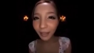 可愛い女の子がガラス板にベロキス 可愛い女の子がガラス板にベロキス