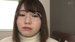 鳥取から上京した地味芋デカ乳女子まり 大学入学日にAVデビュー