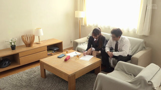 「先生に中出しされちゃったどうしよう…」親友J○の子宮に精子が届く前にクンニでザーメンを吸い取る女子○生