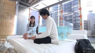 成人を迎えたばかりの素人巨乳娘がＭＭ号で友人と本気ピスハメ