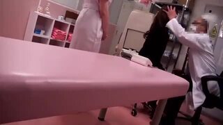 産婦人科に検診に来た美人妻が鬼畜医師の悪手にかかって無為やり中出しパコ