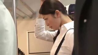フェロモンを漂わせる巨乳女教師を電車内で種付け痴漢! フェロモンを漂わせる巨乳女教師を電車内で種付け痴漢!
