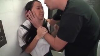 日焼けロリに大人巨根をフェラさせて大量顔射! 日焼けロリに大人巨根をフェラさせて大量顔射!