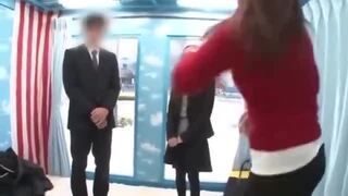 真野ゆりあ 細身の可愛いＯＬが上司とのスケベな関係を照れながら満喫することになってしまう...