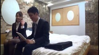 あなたごめんなさい…謝礼に釣られた三十路ＯＬが後輩社員とラブホで連続射精ＳＥＸ！