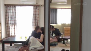 SDAM-016 夫婦交換!薄カベ一枚!隣から聞こえてくる卑猥な音に疑心暗鬼!火が点きW不倫 SDAM-016 夫婦交換!薄カベ一枚!隣から聞こえてくる卑猥な音に疑心暗鬼!火が点きW不倫